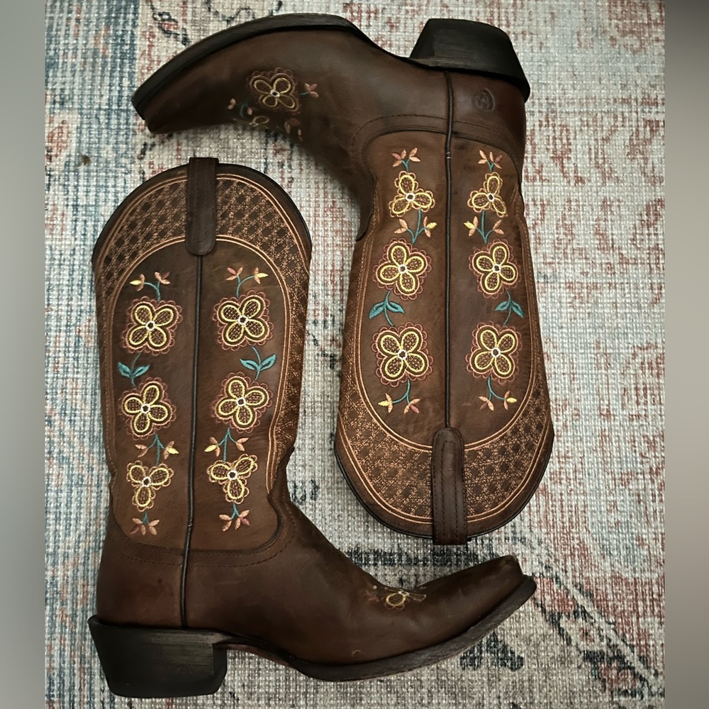 ARIAT Sundance (10014092) Floral Embroidered Boots